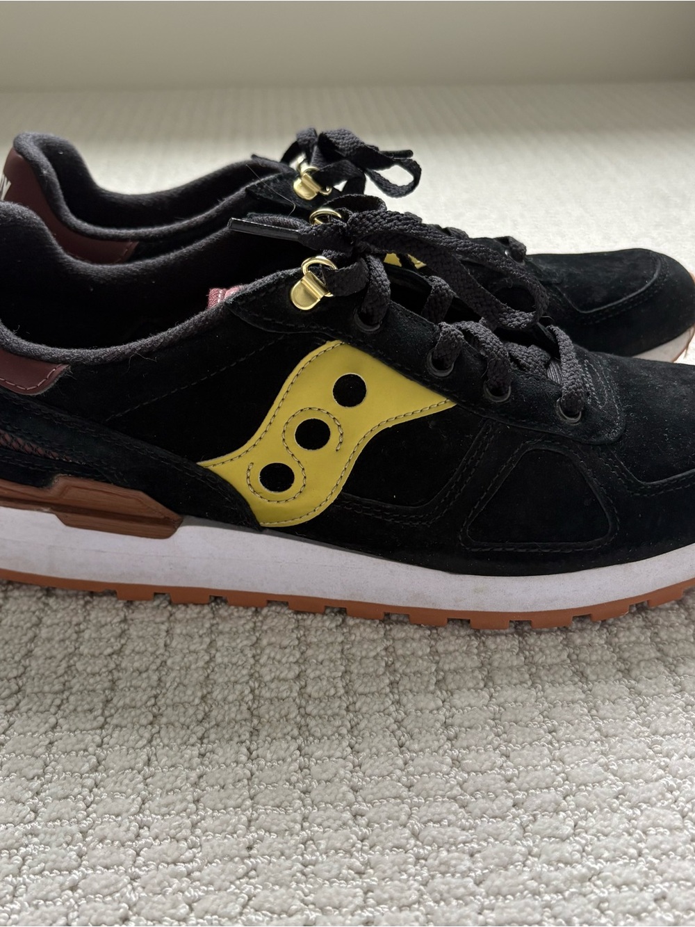 Saucony Men’s Black Sneakers with Gold Logo Accent| worn 1X |